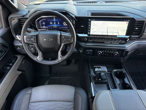 Used 2025 Chevrolet Silverado 1500 ZR2 w/ Technology Package image 3