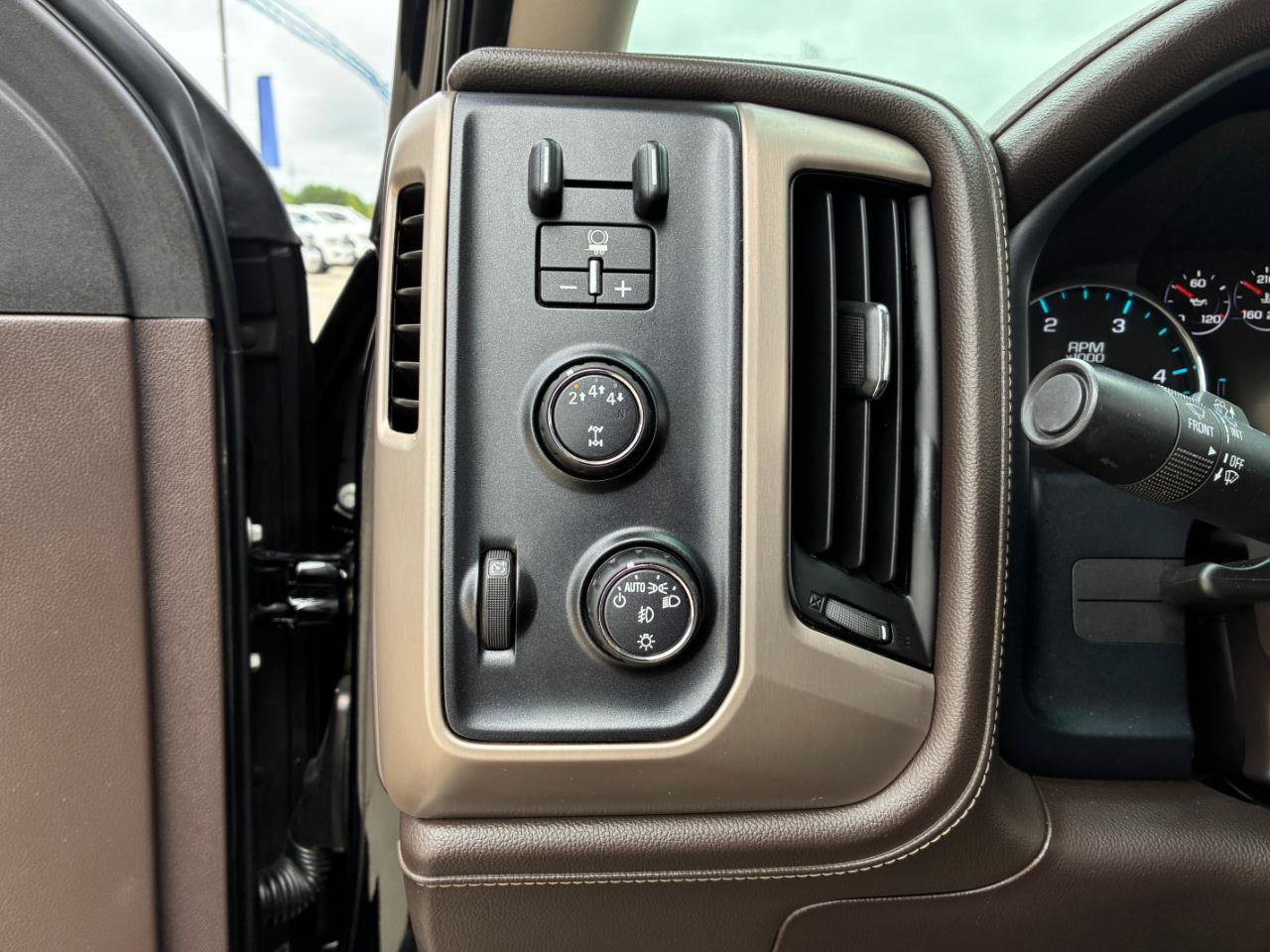 Used 2017 GMC Sierra 2500 Denali w/ Duramax Plus Package AWD/4WD image 25