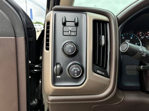 Used 2017 GMC Sierra 2500 Denali w/ Duramax Plus Package AWD/4WD image 25