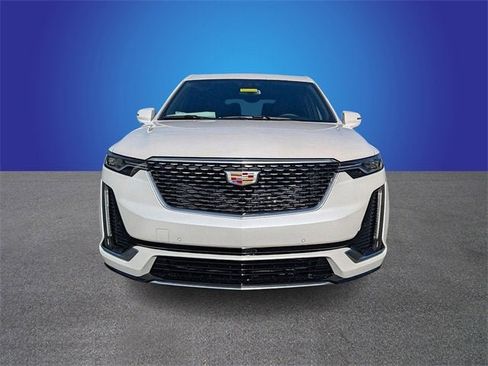 New 2025 Cadillac XT6 Luxury image 8