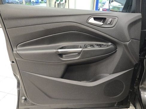 Used 2017 Ford Escape SE FWD image 16