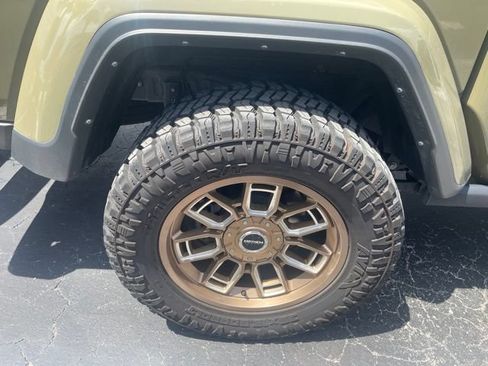 Certified 2025 Jeep Gladiator Sport AWD/4WD image 5