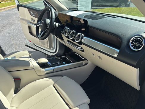 Used 2023 Mercedes-Benz GLB 250 image 22