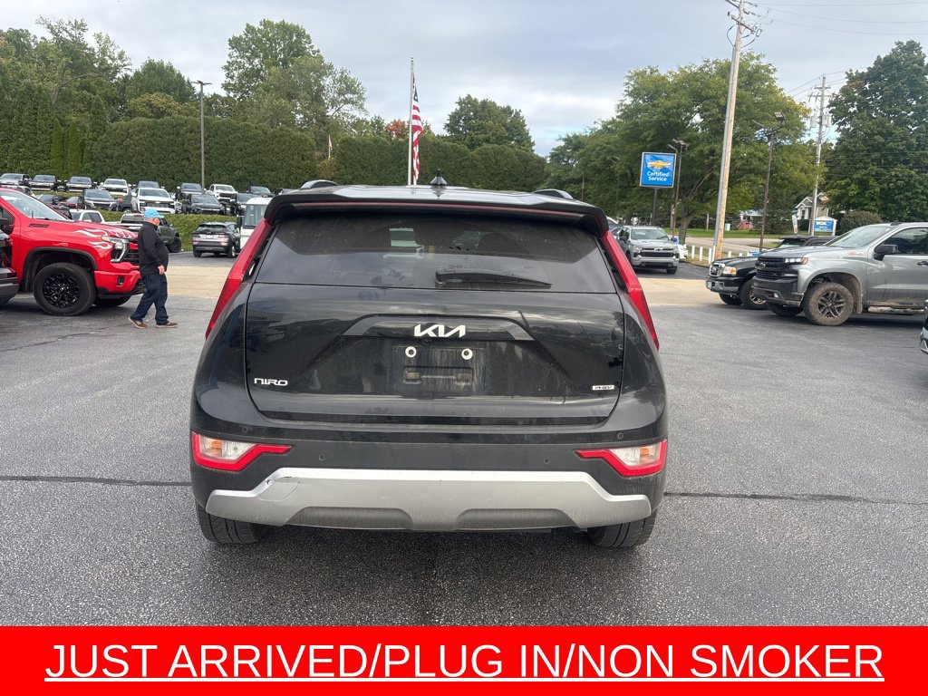 Used 2023 Kia Niro EX w/ EX Cold Weather Package FWD image 3