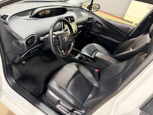 Used 2022 Toyota Prius XLE AWD/4WD image 32