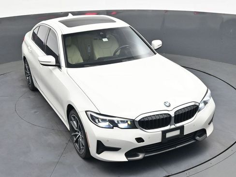 Used 2019 BMW 330i Sedan w/ Driving Assistance Package image 31