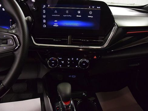 Used 2024 Chevrolet Trax RS w/ Sunroof Package FWD image 23
