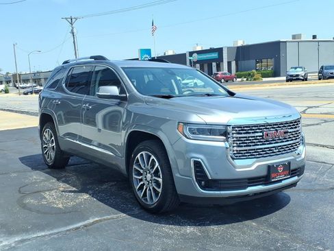 Used 2023 GMC Acadia Denali w/ Denali Technology Package FWD image 3