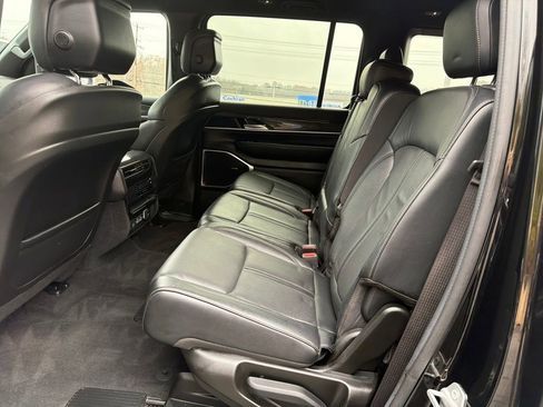 Used 2022 Jeep Wagoneer Series II image 24