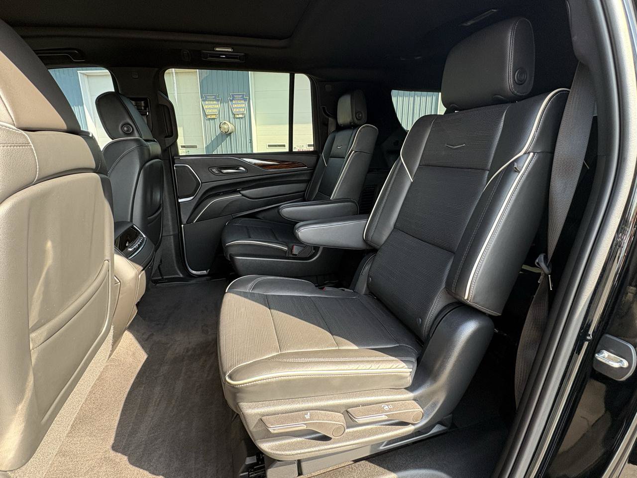 Used 2023 Cadillac Escalade ESV Premium Luxury w/ LPO, Radiant Package AWD/4WD image 20