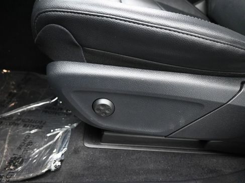 Used 2023 Mercedes-Benz GLE 350 4MATIC w/ Premium Package image 10