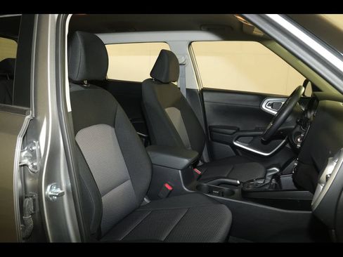 Used 2025 Kia Soul LX w/ LX Technology Package FWD image 13