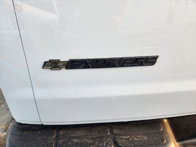 Used 2025 Chevrolet Express 2500 w/ Driver Convenience Package RWD image 9
