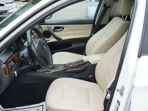 Used 2011 BMW 328i xDrive Sedan AWD/4WD image 12