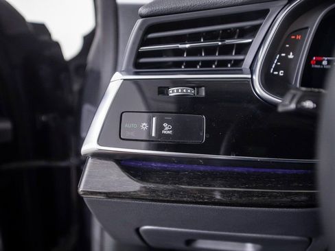 Used 2023 Audi Q8 Prestige image 32