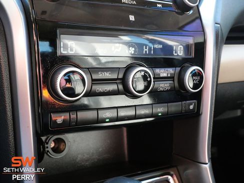 Used 2022 Subaru Ascent Limited image 21