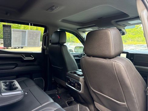 Used 2022 Chevrolet Silverado 1500 LTZ w/ LTZ Premium Package image 46