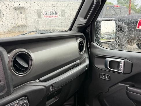 Used 2023 Jeep Gladiator Sport AWD/4WD image 20