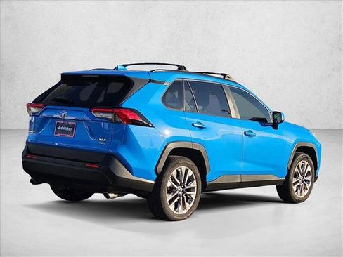 Used 2019 Toyota RAV4 XLE Premium image 5