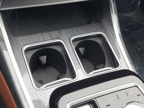 Certified 2023 BMW 760i xDrive w/ Executive Package image 19