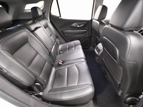 Used 2024 GMC Terrain SLT image 17