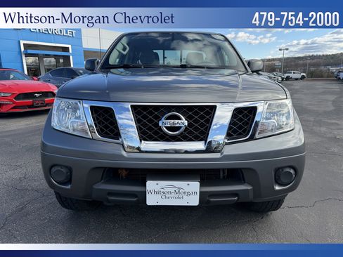Used 2019 Nissan Frontier SV image 2