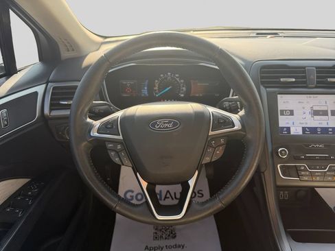 Used 2020 Ford Fusion SE w/ Equipment Group 151A FWD image 18