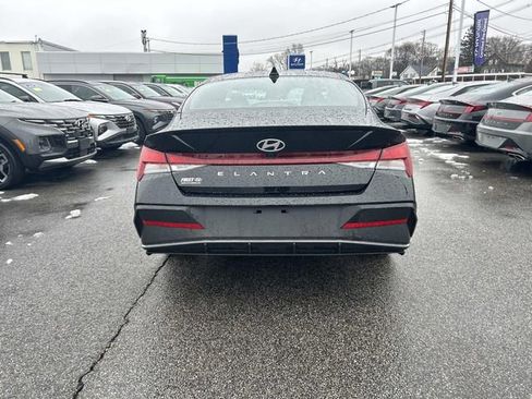 Certified 2025 Hyundai Elantra Sport image 4