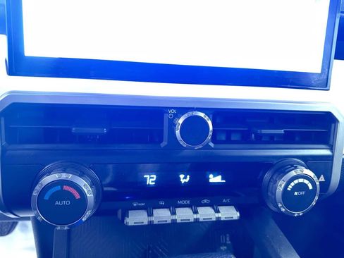 Used 2024 Toyota Tacoma TRD Off-Road image 27