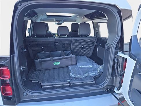 Used 2025 Land Rover Defender 110 S image 12