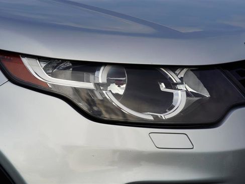 Used 2019 Land Rover Discovery Sport SE image 24