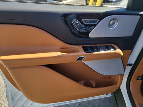 Certified 2025 Lincoln Aviator Black Label image 15