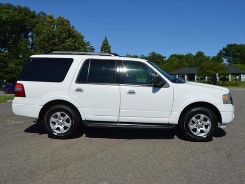 Used 2010 Ford Expedition XLT AWD/4WD image 4