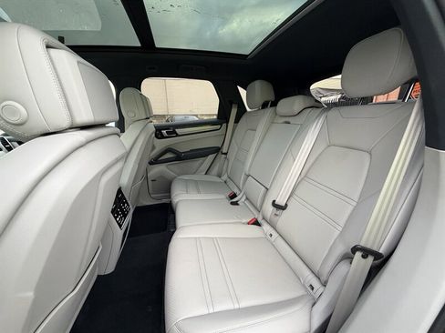 Used 2023 Porsche Cayenne S Platinum w/ Premium Package Plus image 38