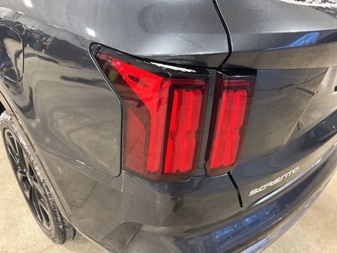 Certified 2023 Kia Sorento SX image 33