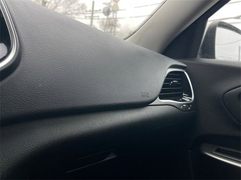 Used 2020 Jeep Cherokee Limited w/ Technology Group image 19