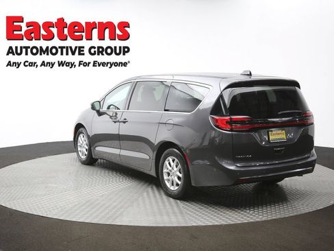 Used 2023 Chrysler Pacifica Touring-L FWD image 67