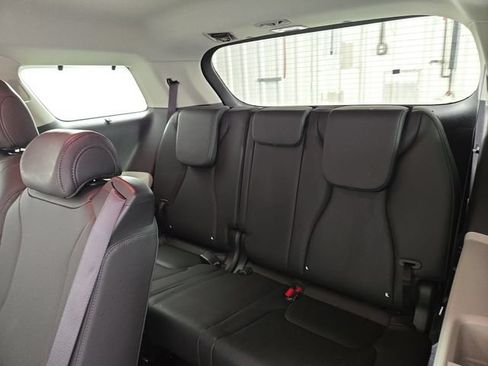 Used 2024 Kia Carnival EX FWD image 15