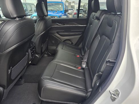 New 2025 Jeep Grand Cherokee Limited image 13