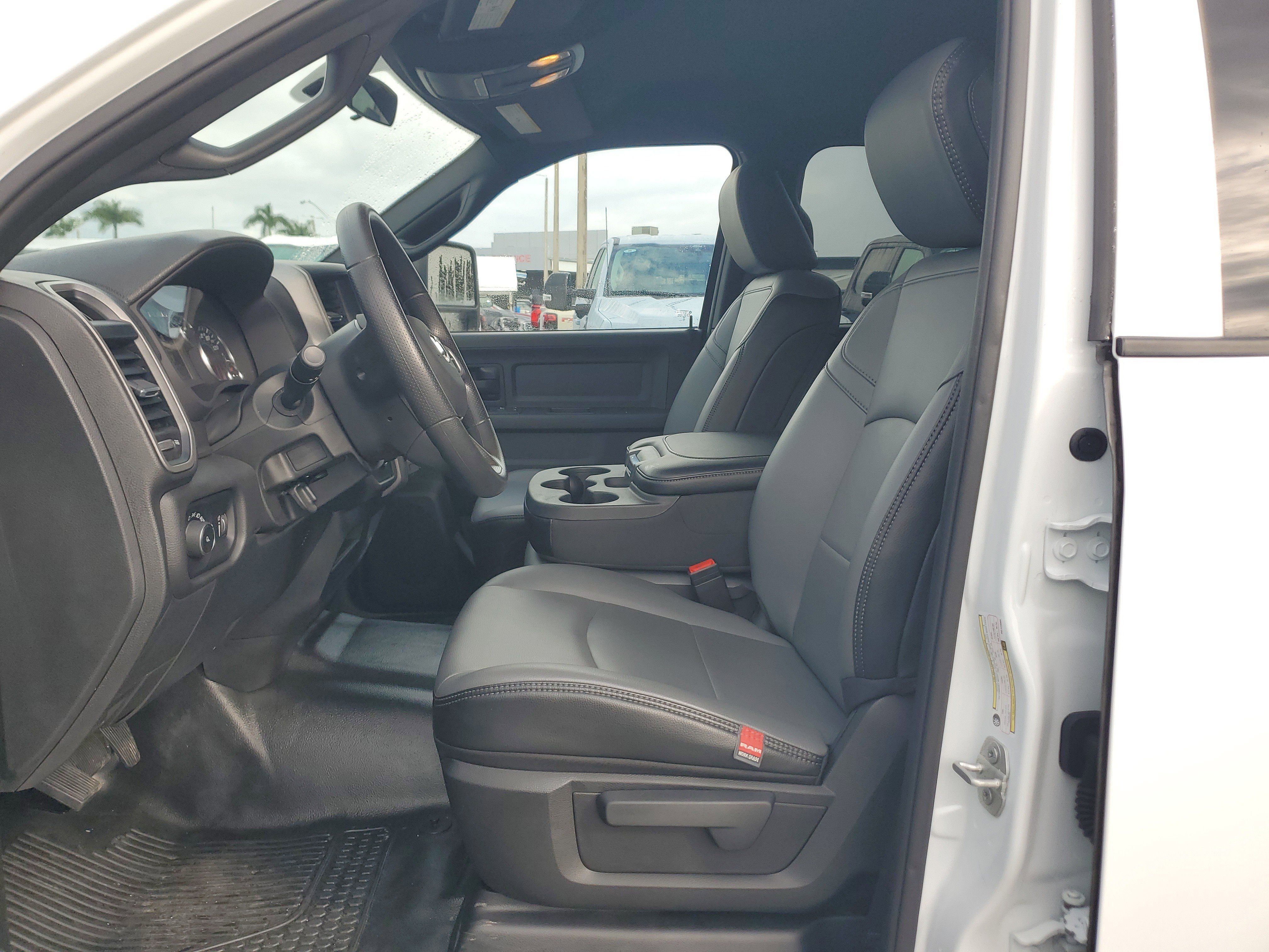 Used 2024 RAM 3500 Tradesman w/ Chrome Appearance Group AWD/4WD image 11