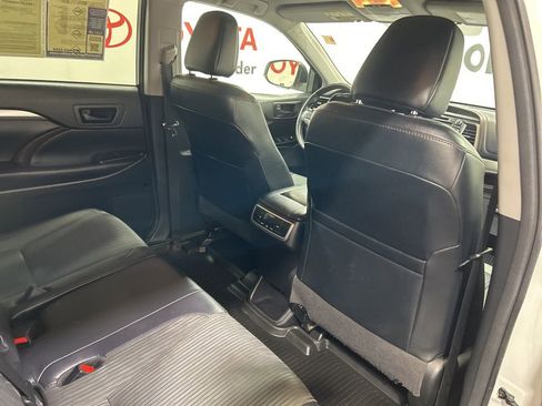 Used 2017 Toyota Highlander Plus image 17