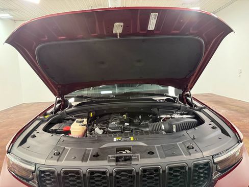 Used 2023 Jeep Grand Cherokee L Laredo AWD/4WD image 85