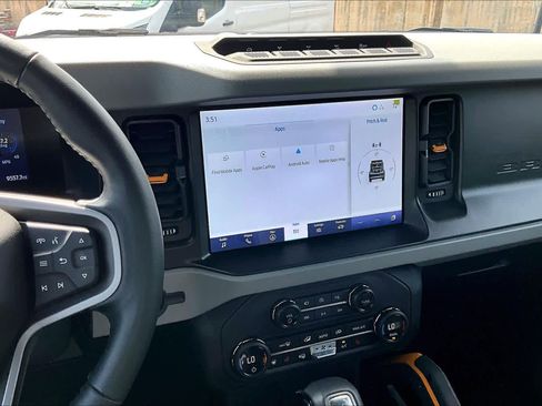 Used 2023 Ford Bronco Badlands image 7