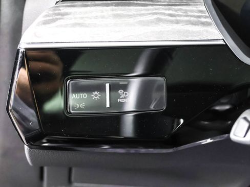 Used 2022 Audi e-tron Premium Plus w/ Premium Plus Package image 23