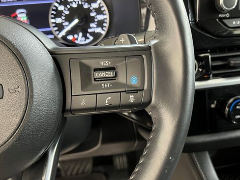 Used 2024 Nissan Pathfinder SV image 22