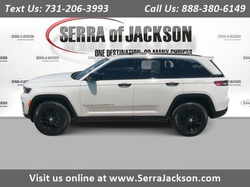 Used 2024 Jeep Grand Cherokee Laredo X w/ Luxury Tech Group I AWD/4WD image 1