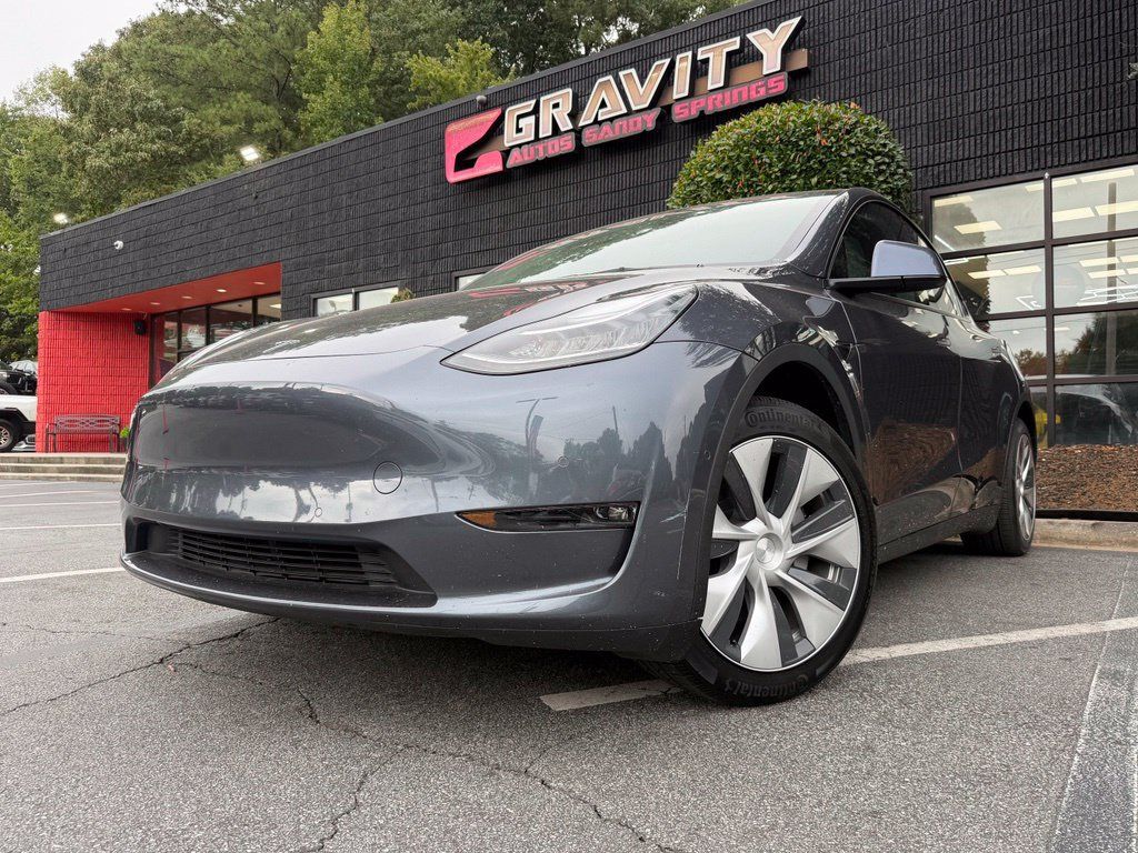 Used 2022 Tesla Model Y Long Range AWD/4WD image 2
