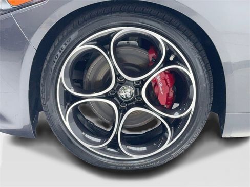 Used 2022 Alfa Romeo Giulia Veloce image 56