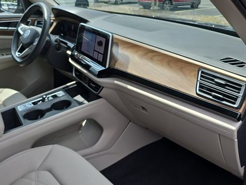 Used 2024 Volkswagen Atlas SE FWD image 24