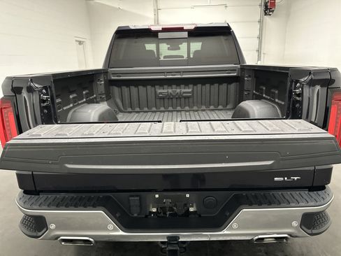 Used 2024 GMC Sierra 1500 SLT w/ SLT Premium Plus Package AWD/4WD image 17